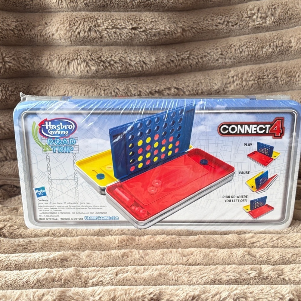 Hasbro Connect 4 Travel Edition - Red and Blue - Picture 3 of 4